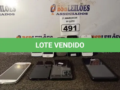 LOTE 491 - 08 CELULARES MARCAS E MODELOS DIVERSOS PARA RETIRADA DE PEÇAS. (NO ESTADO) ATENÇÃO! FAZER A VISITAÇÃO ANTES DE ARREMATAR, NÃO SABEMOS SE FUNCIONA. LEILÃO NÃO TEM GARANTIA E NEM DEVOLUÇÃO, SUJEITO A POSSÍVEIS AVARIAS VISÍVEIS/OCULTAS E/OU AUSÊNCIA DE COMPONENTES.