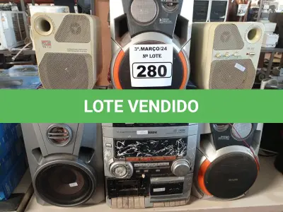 LOTE 280 - 01 ENCOSTO DE CABEÇA, 06 APARELHOS DE DVD, 01 APARELHO E 05 CAIXAS DE SOM MARCAS E MODELOS DIVERSOS. (NO ESTADO) ATENÇÃO! FAZER A VISITAÇÃO ANTES DE ARREMATAR, NÃO SABEMOS SE FUNCIONA. LEILÃO NÃO TEM GARANTIA E NEM DEVOLUÇÃO, SUJEITO A POSSÍVEIS AVARIAS VISÍVEIS/OCULTAS E/OU AUSÊNCIA DE COMPONENTES.