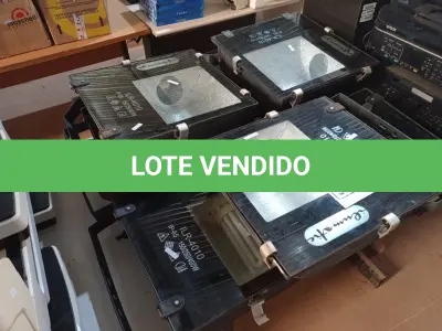 LOTE 407 - 07 REFLETORES. (NO ESTADO) ATENÇÃO! FAZER A VISITAÇÃO ANTES DE ARREMATAR, NÃO SABEMOS SE FUNCIONA. LEILÃO NÃO TEM GARANTIA E NEM DEVOLUÇÃO, SUJEITO A POSSÍVEIS AVARIAS VISÍVEIS/OCULTAS E/OU AUSÊNCIA DE COMPONENTES.