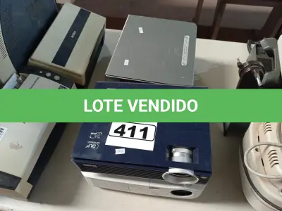 LOTE 411 - 04 PROJETORES MULTIMIDIA MARCAS E MODELOS DIVERSOS PARA RETIRADA DE PEÇAS. (NO ESTADO) ATENÇÃO! FAZER A VISITAÇÃO ANTES DE ARREMATAR, NÃO SABEMOS SE FUNCIONA. LEILÃO NÃO TEM GARANTIA E NEM DEVOLUÇÃO, SUJEITO A POSSÍVEIS AVARIAS VISÍVEIS/OCULTAS E/OU AUSÊNCIA DE COMPONENTES.