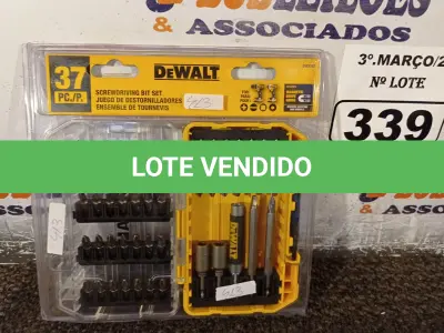 LOTE 339 - 01 KIT JOGO 37 PEÇAS PARA PARAFUSADEIRA DEWALT COM ESTOJO. (NO ESTADO) ATENÇÃO! FAZER A VISITAÇÃO ANTES DE ARREMATAR, NÃO SABEMOS SE FUNCIONA. LEILÃO NÃO TEM GARANTIA E NEM DEVOLUÇÃO, SUJEITO A POSSÍVEIS AVARIAS VISÍVEIS/OCULTAS E/OU AUSÊNCIA DE COMPONENTES.