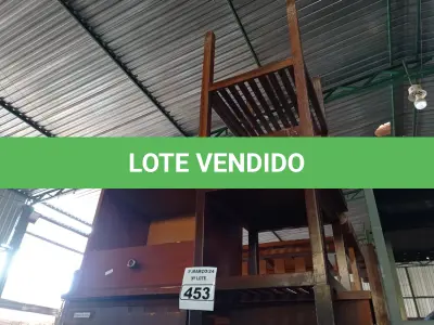 LOTE 453 - 01 CAMA DE SOLTEIRO, 01 ARMÁRIO, 01 CRIADO MUDO E 02 CADEIRAS EM MADEIRA. (NO ESTADO) ATENÇÃO! FAZER A VISITAÇÃO ANTES DE ARREMATAR, NÃO SABEMOS SE FUNCIONA. LEILÃO NÃO TEM GARANTIA E NEM DEVOLUÇÃO, SUJEITO A POSSÍVEIS AVARIAS VISÍVEIS/OCULTAS E/OU AUSÊNCIA DE COMPONENTES.