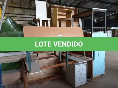 LOTE 497 - 03 MESAS, 01 BANCO, 01 ARMÁRIO EM MADEIRA E 01 GAVETEIRO. (NO ESTADO) ATENÇÃO! FAZER A VISITAÇÃO ANTES DE ARREMATAR, NÃO SABEMOS SE FUNCIONA. LEILÃO NÃO TEM GARANTIA E NEM DEVOLUÇÃO, SUJEITO A POSSÍVEIS AVARIAS VISÍVEIS/OCULTAS E/OU AUSÊNCIA DE COMPONENTES.