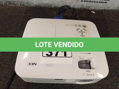 LOTE 371 - 01 PROJETOR MULTIMIDIA MARCA NEC. (NO ESTADO) ATENÇÃO! FAZER A VISITAÇÃO ANTES DE ARREMATAR, NÃO SABEMOS SE FUNCIONA. LEILÃO NÃO TEM GARANTIA E NEM DEVOLUÇÃO, SUJEITO A POSSÍVEIS AVARIAS VISÍVEIS/OCULTAS E/OU AUSÊNCIA DE COMPONENTES.