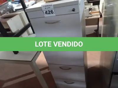 LOTE 426 - 01 ARQUIVO EM MADEIRA COM 04 GAVETAS. (NO ESTADO) ATENÇÃO! FAZER A VISITAÇÃO ANTES DE ARREMATAR, NÃO SABEMOS SE FUNCIONA. LEILÃO NÃO TEM GARANTIA E NEM DEVOLUÇÃO, SUJEITO A POSSÍVEIS AVARIAS VISÍVEIS/OCULTAS E/OU AUSÊNCIA DE COMPONENTES.