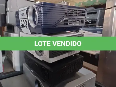 LOTE 323 - 04 PROJETORES MULTIMIDIA MARCAS E MODELOS DIVERSOS PARA RETIRADA DE PEÇAS. (NO ESTADO) ATENÇÃO! FAZER A VISITAÇÃO ANTES DE ARREMATAR, NÃO SABEMOS SE FUNCIONA. LEILÃO NÃO TEM GARANTIA E NEM DEVOLUÇÃO, SUJEITO A POSSÍVEIS AVARIAS VISÍVEIS/OCULTAS E/OU AUSÊNCIA DE COMPONENTES.