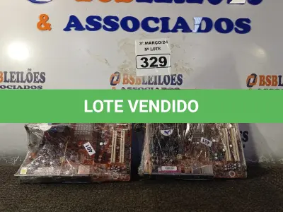 LOTE 329 - 02 PLACAS MÃE MARCAS E MODELOS DIVERSOS. (NO ESTADO) ATENÇÃO! FAZER A VISITAÇÃO ANTES DE ARREMATAR, NÃO SABEMOS SE FUNCIONA. LEILÃO NÃO TEM GARANTIA E NEM DEVOLUÇÃO, SUJEITO A POSSÍVEIS AVARIAS VISÍVEIS/OCULTAS E/OU AUSÊNCIA DE COMPONENTES.