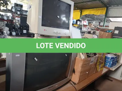 LOTE 299 - 01 MONITOR 01 TV DE TUBO E PERIFÉRICOS DE INFORMÁTICA DIVERSOS. (NO ESTADO) ATENÇÃO! FAZER A VISITAÇÃO ANTES DE ARREMATAR, NÃO SABEMOS SE FUNCIONA. LEILÃO NÃO TEM GARANTIA E NEM DEVOLUÇÃO, SUJEITO A POSSÍVEIS AVARIAS VISÍVEIS/OCULTAS E/OU AUSÊNCIA DE COMPONENTES.