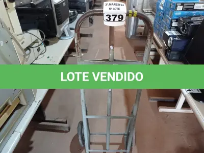 LOTE 379 - 01 CARRINHO PARA TRANSPORTE DE CARGAS. (NO ESTADO) ATENÇÃO! FAZER A VISITAÇÃO ANTES DE ARREMATAR, NÃO SABEMOS SE FUNCIONA. LEILÃO NÃO TEM GARANTIA E NEM DEVOLUÇÃO, SUJEITO A POSSÍVEIS AVARIAS VISÍVEIS/OCULTAS E/OU AUSÊNCIA DE COMPONENTES.