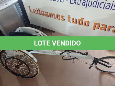 LOTE 444 - 01 CADEIRA DE RODAS DE COMPETIÇÃO. (NO ESTADO) ATENÇÃO! FAZER A VISITAÇÃO ANTES DE ARREMATAR, NÃO SABEMOS SE FUNCIONA. LEILÃO NÃO TEM GARANTIA E NEM DEVOLUÇÃO, SUJEITO A POSSÍVEIS AVARIAS VISÍVEIS/OCULTAS E/OU AUSÊNCIA DE COMPONENTES.