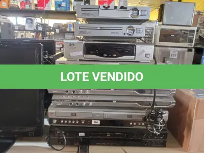 LOTE 312 - 05 APARELHOS DE DVD, 02 RECEPTORES DIGITAL E 01 VIDEOCASSETE MARCAS E MODELOS DIVERSOS PARA RETIRADA DE PEÇAS. (NO ESTADO) ATENÇÃO! FAZER A VISITAÇÃO ANTES DE ARREMATAR, NÃO SABEMOS SE FUNCIONA. LEILÃO NÃO TEM GARANTIA E NEM DEVOLUÇÃO, SUJEITO A POSSÍVEIS AVARIAS VISÍVEIS/OCULTAS E/OU AUSÊNCIA DE COMPONENTES.