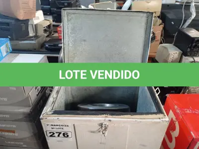 LOTE 276 - 01 CAIXA TÉRMICA E 01 KIT PARA CHURRASCO. (NO ESTADO) ATENÇÃO! FAZER A VISITAÇÃO ANTES DE ARREMATAR, NÃO SABEMOS SE FUNCIONA. LEILÃO NÃO TEM GARANTIA E NEM DEVOLUÇÃO, SUJEITO A POSSÍVEIS AVARIAS VISÍVEIS/OCULTAS E/OU AUSÊNCIA DE COMPONENTES.
