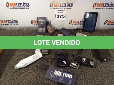 LOTE 375 - 01 LOTE COM VÁRIAS CÂMERAS FOTOGRÁFICAS DIGITAL. (NO ESTADO) ATENÇÃO! FAZER A VISITAÇÃO ANTES DE ARREMATAR, NÃO SABEMOS SE FUNCIONA. LEILÃO NÃO TEM GARANTIA E NEM DEVOLUÇÃO, SUJEITO A POSSÍVEIS AVARIAS VISÍVEIS/OCULTAS E/OU AUSÊNCIA DE COMPONENTES.
