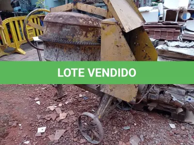 LOTE 484 - 01 BETONEIRA. (NO ESTADO) ATENÇÃO! FAZER A VISITAÇÃO ANTES DE ARREMATAR, NÃO SABEMOS SE FUNCIONA. LEILÃO NÃO TEM GARANTIA E NEM DEVOLUÇÃO, SUJEITO A POSSÍVEIS AVARIAS VISÍVEIS/OCULTAS E/OU AUSÊNCIA DE COMPONENTES.