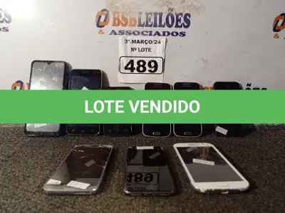 LOTE 489 - 08 CELULARES MARCAS E MODELOS DIVERSOS PARA RETIRADA DE PEÇAS. (NO ESTADO) ATENÇÃO! FAZER A VISITAÇÃO ANTES DE ARREMATAR, NÃO SABEMOS SE FUNCIONA. LEILÃO NÃO TEM GARANTIA E NEM DEVOLUÇÃO, SUJEITO A POSSÍVEIS AVARIAS VISÍVEIS/OCULTAS E/OU AUSÊNCIA DE COMPONENTES.