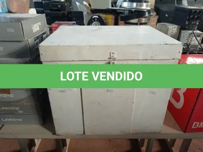 LOTE 276 - 01 CAIXA TÉRMICA E 01 KIT PARA CHURRASCO. (NO ESTADO) ATENÇÃO! FAZER A VISITAÇÃO ANTES DE ARREMATAR, NÃO SABEMOS SE FUNCIONA. LEILÃO NÃO TEM GARANTIA E NEM DEVOLUÇÃO, SUJEITO A POSSÍVEIS AVARIAS VISÍVEIS/OCULTAS E/OU AUSÊNCIA DE COMPONENTES.