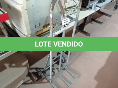 LOTE 379 - 01 CARRINHO PARA TRANSPORTE DE CARGAS. (NO ESTADO) ATENÇÃO! FAZER A VISITAÇÃO ANTES DE ARREMATAR, NÃO SABEMOS SE FUNCIONA. LEILÃO NÃO TEM GARANTIA E NEM DEVOLUÇÃO, SUJEITO A POSSÍVEIS AVARIAS VISÍVEIS/OCULTAS E/OU AUSÊNCIA DE COMPONENTES.