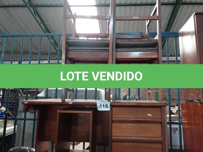 LOTE 416 - 02 MESAS E 05 CADEIRAS EM MADEIRA. (NO ESTADO) ATENÇÃO! FAZER A VISITAÇÃO ANTES DE ARREMATAR, NÃO SABEMOS SE FUNCIONA. LEILÃO NÃO TEM GARANTIA E NEM DEVOLUÇÃO, SUJEITO A POSSÍVEIS AVARIAS VISÍVEIS/OCULTAS E/OU AUSÊNCIA DE COMPONENTES.