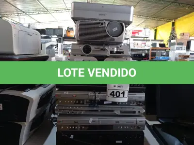 LOTE 401 - 05 APARELHOS DE DVD, 03 RECEPTORES DIGITAL E 02 PROJETORES MULTIMIDIA MARCAS E MODELOS DIVERSOS. (NO ESTADO) ATENÇÃO! FAZER A VISITAÇÃO ANTES DE ARREMATAR, NÃO SABEMOS SE FUNCIONA. LEILÃO NÃO TEM GARANTIA E NEM DEVOLUÇÃO, SUJEITO A POSSÍVEIS AVARIAS VISÍVEIS/OCULTAS E/OU AUSÊNCIA DE COMPONENTES.