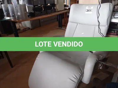 LOTE 361 - 01 POLTRONA DE DESCANSO COM RODINHAS. (NO ESTADO) ATENÇÃO! FAZER A VISITAÇÃO ANTES DE ARREMATAR, NÃO SABEMOS SE FUNCIONA. LEILÃO NÃO TEM GARANTIA E NEM DEVOLUÇÃO, SUJEITO A POSSÍVEIS AVARIAS VISÍVEIS/OCULTAS E/OU AUSÊNCIA DE COMPONENTES.