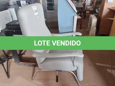 LOTE 324 - 01 POLTRONA DE DESCANSO. (NO ESTADO) ATENÇÃO! FAZER A VISITAÇÃO ANTES DE ARREMATAR, NÃO SABEMOS SE FUNCIONA. LEILÃO NÃO TEM GARANTIA E NEM DEVOLUÇÃO, SUJEITO A POSSÍVEIS AVARIAS VISÍVEIS/OCULTAS E/OU AUSÊNCIA DE COMPONENTES.