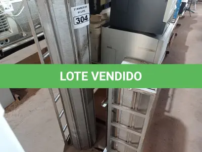 LOTE 304 - 02 PORTAS DE ENROLAR SENDO 01 COM 0,86CM E OUTRA COM 1,30M DE LARGURA. (NO ESTADO) ATENÇÃO! FAZER A VISITAÇÃO ANTES DE ARREMATAR, NÃO SABEMOS SE FUNCIONA. LEILÃO NÃO TEM GARANTIA E NEM DEVOLUÇÃO, SUJEITO A POSSÍVEIS AVARIAS VISÍVEIS/OCULTAS E/OU AUSÊNCIA DE COMPONENTES.
