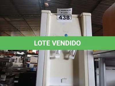 LOTE 438 - 01 BEBEDOURO PARA GARRAFÃO 220V. (NO ESTADO) ATENÇÃO! FAZER A VISITAÇÃO ANTES DE ARREMATAR, NÃO SABEMOS SE FUNCIONA. LEILÃO NÃO TEM GARANTIA E NEM DEVOLUÇÃO, SUJEITO A POSSÍVEIS AVARIAS VISÍVEIS/OCULTAS E/OU AUSÊNCIA DE COMPONENTES.