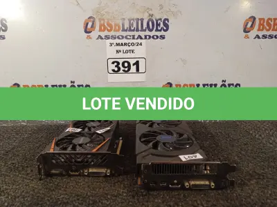 LOTE 391 - 02 PLACAS DE VÍDEO MARCAS E MODELOS DIVERSOS. (NO ESTADO) ATENÇÃO! FAZER A VISITAÇÃO ANTES DE ARREMATAR, NÃO SABEMOS SE FUNCIONA. LEILÃO NÃO TEM GARANTIA E NEM DEVOLUÇÃO, SUJEITO A POSSÍVEIS AVARIAS VISÍVEIS/OCULTAS E/OU AUSÊNCIA DE COMPONENTES.