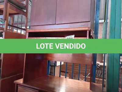 LOTE 289 - 01 ARMÁRIO BAIXO E 02 MESAS EM MADEIRA. (NO ESTADO) ATENÇÃO! FAZER A VISITAÇÃO ANTES DE ARREMATAR, NÃO SABEMOS SE FUNCIONA. LEILÃO NÃO TEM GARANTIA E NEM DEVOLUÇÃO, SUJEITO A POSSÍVEIS AVARIAS VISÍVEIS/OCULTAS E/OU AUSÊNCIA DE COMPONENTES.