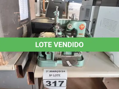 LOTE 317 - 01 MÁQUINA DE COSTURA COM MOTOR. (NO ESTADO) ATENÇÃO! FAZER A VISITAÇÃO ANTES DE ARREMATAR, NÃO SABEMOS SE FUNCIONA. LEILÃO NÃO TEM GARANTIA E NEM DEVOLUÇÃO, SUJEITO A POSSÍVEIS AVARIAS VISÍVEIS/OCULTAS E/OU AUSÊNCIA DE COMPONENTES.