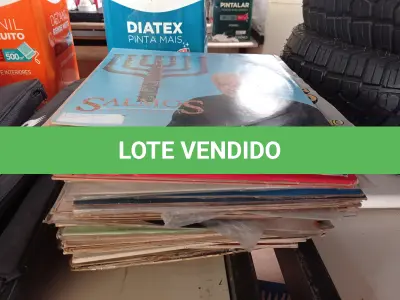 LOTE 221 - 01 LOTE COM VÁRIOS DISCOS DE VINIL. (NO ESTADO) ATENÇÃO! FAZER A VISITAÇÃO ANTES DE ARREMATAR, NÃO SABEMOS SE FUNCIONA. LEILÃO NÃO TEM GARANTIA E NEM DEVOLUÇÃO, SUJEITO A POSSÍVEIS AVARIAS VISÍVEIS/OCULTAS E/OU AUSÊNCIA DE COMPONENTES.