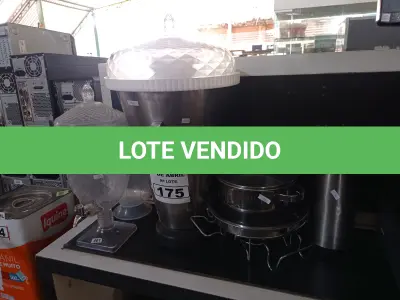 LOTE 175 - 02 CRISTALEIRAS, 01 BOLEIRA, 01 GARRAFA DE CAFÉ, 01 PANELA, 01 FONDUE INCOMPLETO E 01 COPO DE LIQUIDIFICADOR INDUSTRIAL. (NO ESTADO) ATENÇÃO! FAZER A VISITAÇÃO ANTES DE ARREMATAR, NÃO SABEMOS SE FUNCIONA. LEILÃO NÃO TEM GARANTIA E NEM DEVOLUÇÃO, SUJEITO A POSSÍVEIS AVARIAS VISÍVEIS/OCULTAS E/OU AUSÊNCIA DE COMPONENTES.