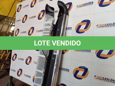 LOTE 103 - 01 PAR DE ESTRIBOS. (NO ESTADO) ATENÇÃO! FAZER A VISITAÇÃO ANTES DE ARREMATAR, NÃO SABEMOS SE FUNCIONA. LEILÃO NÃO TEM GARANTIA E NEM DEVOLUÇÃO, SUJEITO A POSSÍVEIS AVARIAS VISÍVEIS/OCULTAS E/OU AUSÊNCIA DE COMPONENTES.