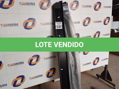 LOTE 137 - 01 PAR DE ESTRIBOS. (NO ESTADO) ATENÇÃO! FAZER A VISITAÇÃO ANTES DE ARREMATAR, NÃO SABEMOS SE FUNCIONA. LEILÃO NÃO TEM GARANTIA E NEM DEVOLUÇÃO, SUJEITO A POSSÍVEIS AVARIAS VISÍVEIS/OCULTAS E/OU AUSÊNCIA DE COMPONENTES.