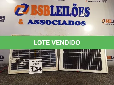 LOTE 134 - 02 PAINÉIS SOLARES 18V 10W. (NO ESTADO) ATENÇÃO! FAZER A VISITAÇÃO ANTES DE ARREMATAR, NÃO SABEMOS SE FUNCIONA. LEILÃO NÃO TEM GARANTIA E NEM DEVOLUÇÃO, SUJEITO A POSSÍVEIS AVARIAS VISÍVEIS/OCULTAS E/OU AUSÊNCIA DE COMPONENTES.