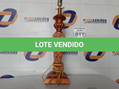 LOTE 017 - 01 ABAJUR SEM LÂMPADA E SEM CUPULA 220V. (LAMPSHADE) (NO ESTADO) BB7846F