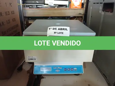 LOTE 166 - 01 CENTRIFUGA PARA LABORATÓRIO. (NO ESTADO) ATENÇÃO! FAZER A VISITAÇÃO ANTES DE ARREMATAR, NÃO SABEMOS SE FUNCIONA. LEILÃO NÃO TEM GARANTIA E NEM DEVOLUÇÃO, SUJEITO A POSSÍVEIS AVARIAS VISÍVEIS/OCULTAS E/OU AUSÊNCIA DE COMPONENTES.