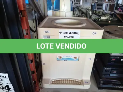 LOTE 057 - BEBEDOURO PARA GARRAFÃO MARCA IBBL. (NO ESTADO) ATENÇÃO! FAZER A VISITAÇÃO ANTES DE ARREMATAR, NÃO SABEMOS SE FUNCIONA. LEILÃO NÃO TEM GARANTIA E NEM DEVOLUÇÃO, SUJEITO A POSSÍVEIS AVARIAS VISÍVEIS/OCULTAS E/OU AUSÊNCIA DE COMPONENTES.
