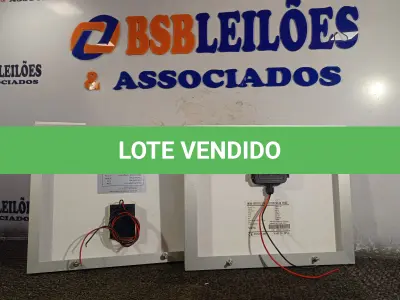 LOTE 119 - 02 PAINÉIS SOLARES 18V 10W. (NO ESTADO) ATENÇÃO! FAZER A VISITAÇÃO ANTES DE ARREMATAR, NÃO SABEMOS SE FUNCIONA. LEILÃO NÃO TEM GARANTIA E NEM DEVOLUÇÃO, SUJEITO A POSSÍVEIS AVARIAS VISÍVEIS/OCULTAS E/OU AUSÊNCIA DE COMPONENTES.