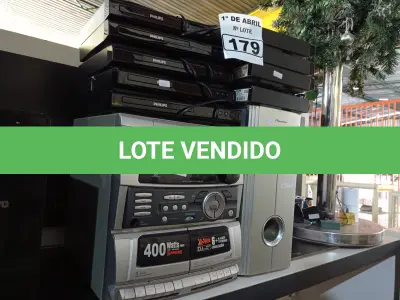 LOTE 179 - 01 APARELHO DE SOM, 09 APARELHOS DE DVD E 01 SUBWOOFER. (NO ESTADO) ATENÇÃO! FAZER A VISITAÇÃO ANTES DE ARREMATAR, NÃO SABEMOS SE FUNCIONA. LEILÃO NÃO TEM GARANTIA E NEM DEVOLUÇÃO, SUJEITO A POSSÍVEIS AVARIAS VISÍVEIS/OCULTAS E/OU AUSÊNCIA DE COMPONENTES.