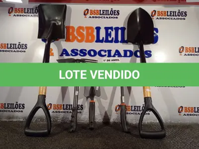 LOTE 024 - 02 PÁS, 01 ESPÁTULA E 02 SACHOS PARA JARDINAGEM. (NO ESTADO) ATENÇÃO! FAZER A VISITAÇÃO ANTES DE ARREMATAR, NÃO SABEMOS SE FUNCIONA. LEILÃO NÃO TEM GARANTIA E NEM DEVOLUÇÃO, SUJEITO A POSSÍVEIS AVARIAS VISÍVEIS/OCULTAS E/OU AUSÊNCIA DE COMPONENTES.