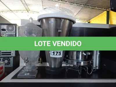 LOTE 175 - 02 CRISTALEIRAS, 01 BOLEIRA, 01 GARRAFA DE CAFÉ, 01 PANELA, 01 FONDUE INCOMPLETO E 01 COPO DE LIQUIDIFICADOR INDUSTRIAL. (NO ESTADO) ATENÇÃO! FAZER A VISITAÇÃO ANTES DE ARREMATAR, NÃO SABEMOS SE FUNCIONA. LEILÃO NÃO TEM GARANTIA E NEM DEVOLUÇÃO, SUJEITO A POSSÍVEIS AVARIAS VISÍVEIS/OCULTAS E/OU AUSÊNCIA DE COMPONENTES.