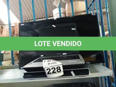 LOTE 228 - 01 TV E 02 NOTEBOOK’S MARCAS E MODELOS DIVERSOS PARA RETIRADA DE PEÇAS. (NO ESTADO) ATENÇÃO! FAZER A VISITAÇÃO ANTES DE ARREMATAR, NÃO SABEMOS SE FUNCIONA. LEILÃO NÃO TEM GARANTIA E NEM DEVOLUÇÃO, SUJEITO A POSSÍVEIS AVARIAS VISÍVEIS/OCULTAS E/OU AUSÊNCIA DE COMPONENTES.