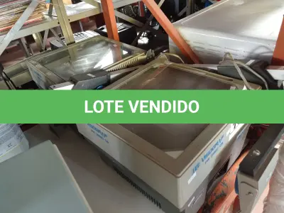 LOTE 102 - 02 PROJETORES DE SLIDES. (NO ESTADO) ATENÇÃO! FAZER A VISITAÇÃO ANTES DE ARREMATAR, NÃO SABEMOS SE FUNCIONA. LEILÃO NÃO TEM GARANTIA E NEM DEVOLUÇÃO, SUJEITO A POSSÍVEIS AVARIAS VISÍVEIS/OCULTAS E/OU AUSÊNCIA DE COMPONENTES.