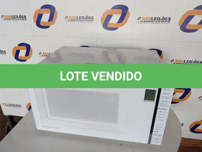 LOTE 020 - 01 MICRO-ONDAS  32L BRASTEMP  220V MODELO: BNS45EBBNA. (MICROWAVE) (NO ESTADO) BF8537C