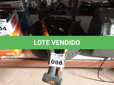 LOTE 086 - 01 RODA DE ESTEPE “FINO” MARCA GM 4FUROS 115/70/16 E 01 QUADRO DE BICICLETA EM ALUMÍNIO. (NO ESTADO) ATENÇÃO! FAZER A VISITAÇÃO ANTES DE ARREMATAR, NÃO SABEMOS SE FUNCIONA. LEILÃO NÃO TEM GARANTIA E NEM DEVOLUÇÃO, SUJEITO A POSSÍVEIS AVARIAS VISÍVEIS/OCULTAS E/OU AUSÊNCIA DE COMPONENTES.