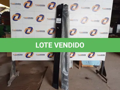 LOTE 137 - 01 PAR DE ESTRIBOS. (NO ESTADO) ATENÇÃO! FAZER A VISITAÇÃO ANTES DE ARREMATAR, NÃO SABEMOS SE FUNCIONA. LEILÃO NÃO TEM GARANTIA E NEM DEVOLUÇÃO, SUJEITO A POSSÍVEIS AVARIAS VISÍVEIS/OCULTAS E/OU AUSÊNCIA DE COMPONENTES.