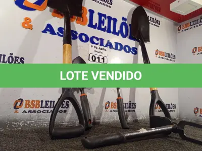 LOTE 011 - 02 PÁS, 01 ESPÁTULA E 02 SACHOS PARA JARDINAGEM. (NO ESTADO) ATENÇÃO! FAZER A VISITAÇÃO ANTES DE ARREMATAR, NÃO SABEMOS SE FUNCIONA. LEILÃO NÃO TEM GARANTIA E NEM DEVOLUÇÃO, SUJEITO A POSSÍVEIS AVARIAS VISÍVEIS/OCULTAS E/OU AUSÊNCIA DE COMPONENTES.
