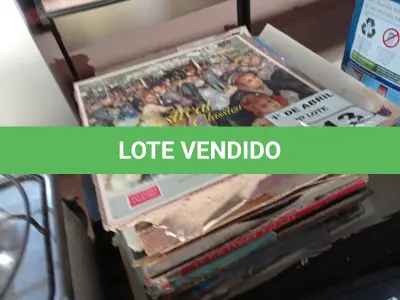 LOTE 213 - 01 LOTE COM VÁRIOS DISCOS DE VINIL. (NO ESTADO) ATENÇÃO! FAZER A VISITAÇÃO ANTES DE ARREMATAR, NÃO SABEMOS SE FUNCIONA. LEILÃO NÃO TEM GARANTIA E NEM DEVOLUÇÃO, SUJEITO A POSSÍVEIS AVARIAS VISÍVEIS/OCULTAS E/OU AUSÊNCIA DE COMPONENTES.