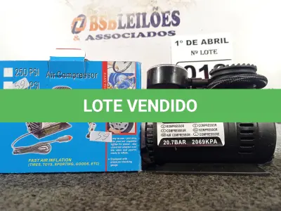 LOTE 013 - 01 COMPRESSOR DE AR PORTÁTIL 12V. (NO ESTADO) ATENÇÃO! FAZER A VISITAÇÃO ANTES DE ARREMATAR, NÃO SABEMOS SE FUNCIONA. LEILÃO NÃO TEM GARANTIA E NEM DEVOLUÇÃO, SUJEITO A POSSÍVEIS AVARIAS VISÍVEIS/OCULTAS E/OU AUSÊNCIA DE COMPONENTES.